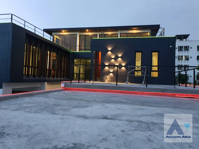  2  3 br House For Rent in Sukhumvit ,Bangkok BTS Bang Chak AA41322