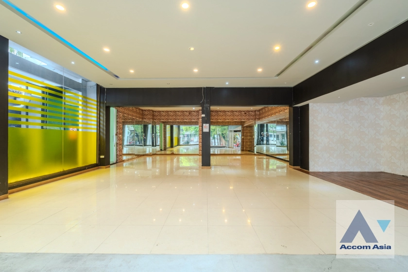  1  4 br House For Rent in Sukhumvit ,Bangkok BTS Phrom Phong AA41323