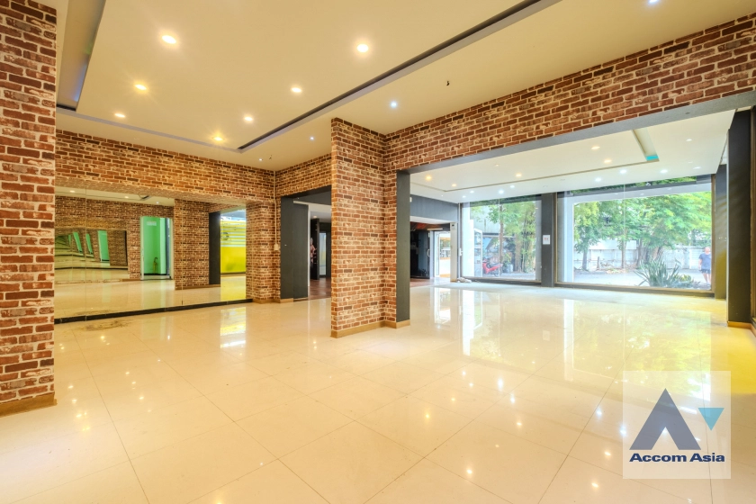  1  4 br House For Rent in Sukhumvit ,Bangkok BTS Phrom Phong AA41323