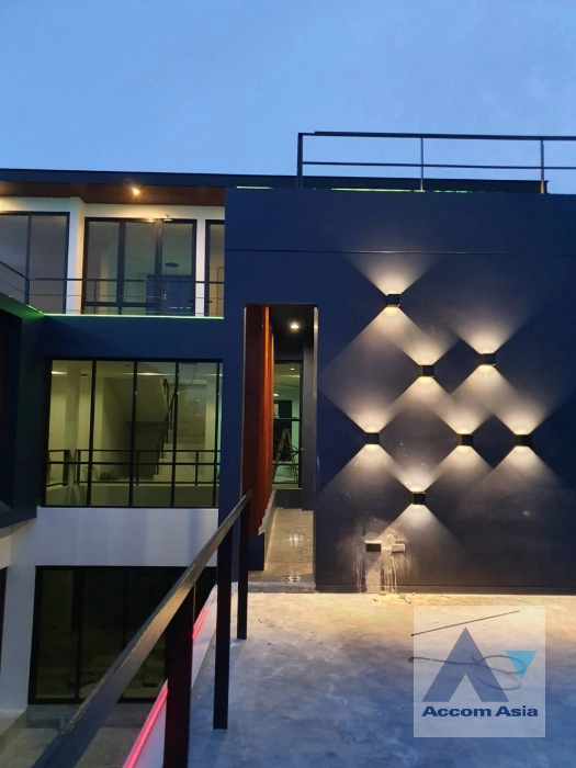  1  5 br House For Rent in Sukhumvit ,Bangkok BTS Bang Chak AA41324