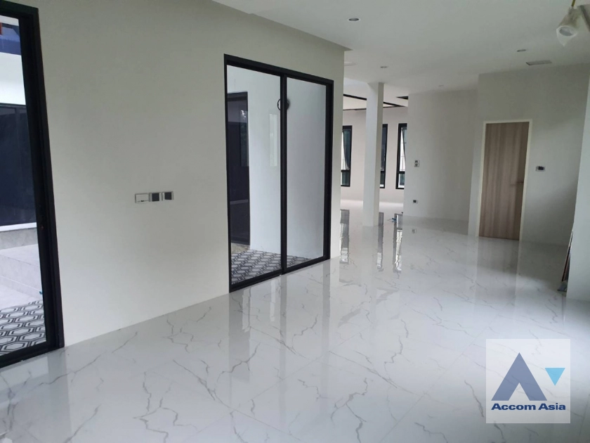 6  5 br House For Rent in Sukhumvit ,Bangkok BTS Bang Chak AA41324