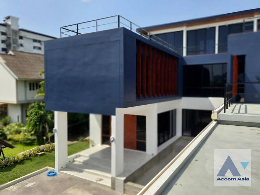 unitLuxury, Fully Furnished |  5 Bedrooms  House For Rent & Sale in Sukhumvit, Bangkok  near BTS Bang Chak (AA41324)