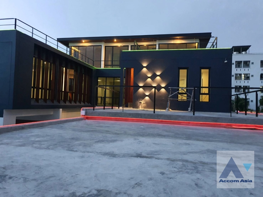  1  8 br House For Sale in Sukhumvit ,Bangkok BTS Bang Na AA41325