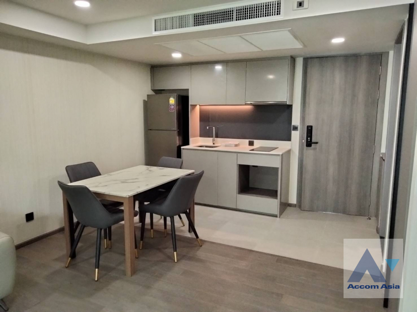 unit 1 Bedroom  Condominium For Rent in Ploenchit, Bangkok  near BTS Ratchadamri - MRT Silom (AA41327)