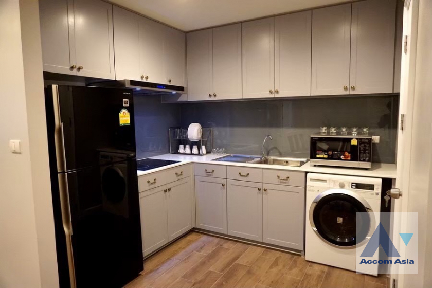 unit 3 Bedrooms  Condominium For Rent in Sathorn, Bangkok  near BTS Chong Nonsi - MRT Lumphini (AA41330)