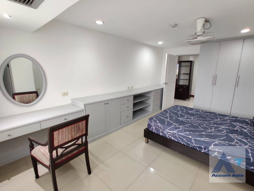 unit 3 Bedrooms  Condominium For Rent & Sale in Sukhumvit, Bangkok  near BTS Ekkamai (AA41341)