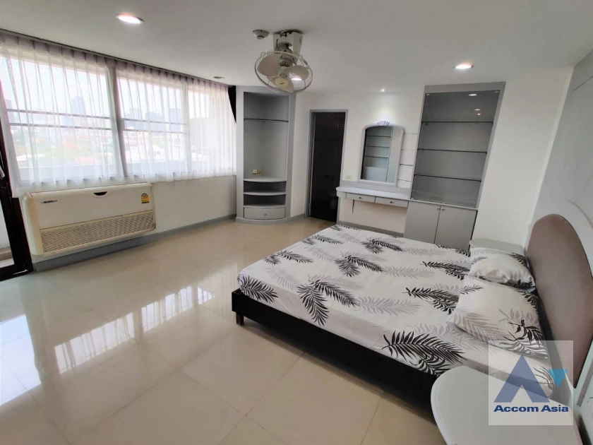 unit 3 Bedrooms  Condominium For Rent & Sale in Sukhumvit, Bangkok  near BTS Ekkamai (AA41341)