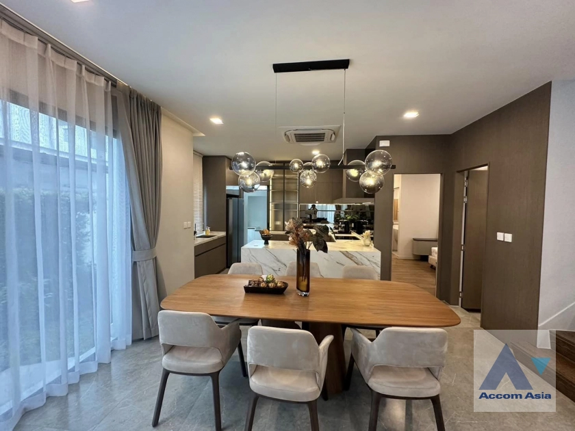 unit 4 Bedrooms  House For Rent & Sale in Samutprakan, Samutprakan  (AA41348)