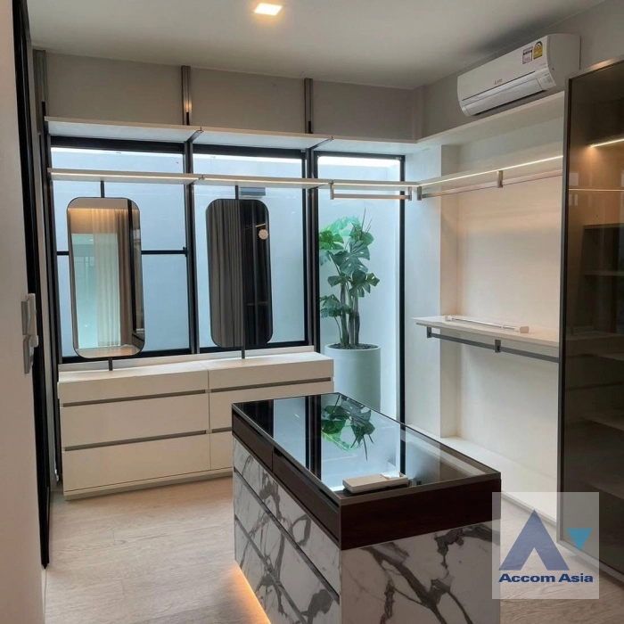 8  4 br House for rent and sale in Latkrabang ,Bangkok ARL Ban Thap Chang at Nantawan Rama 9-Srinakarin AA41353
