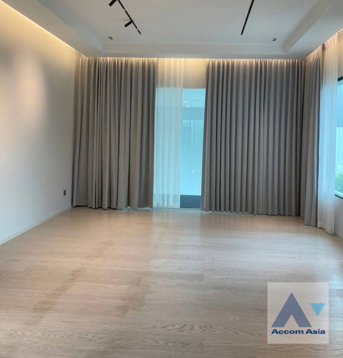 unit 4 Bedrooms  House For Rent & Sale in Latkrabang, Bangkok  near ARL Ban Thap Chang (AA41353)