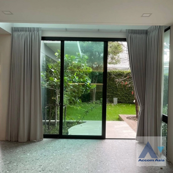 5  4 br House for rent and sale in Latkrabang ,Bangkok ARL Ban Thap Chang at Nantawan Rama 9-Srinakarin AA41353