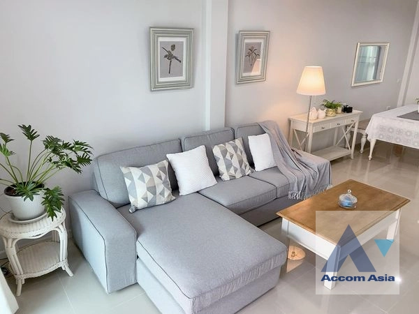 unit 3 Bedrooms  House For Rent in Pattanakarn, Bangkok  (AA41356)