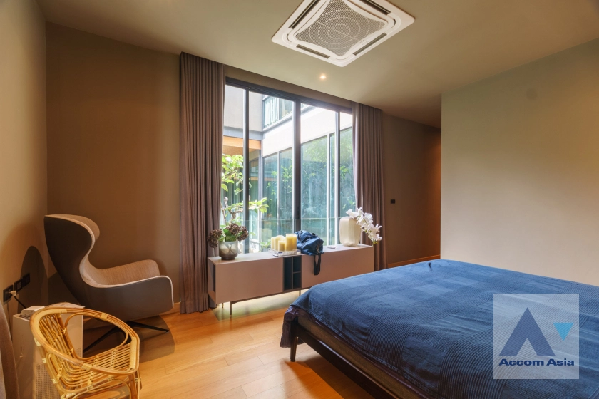 23  4 br House for rent and sale in Lat Phrao ,Bangkok MRT Lat Phrao AA41357