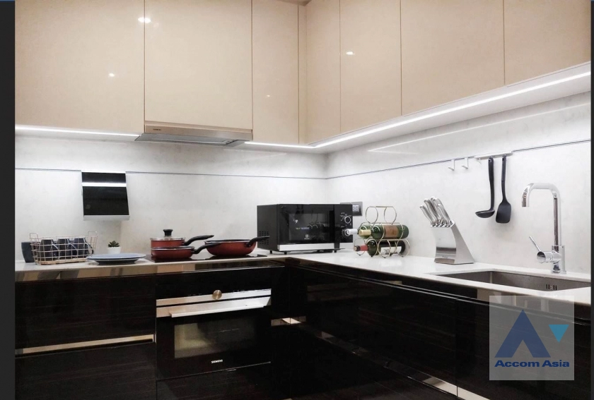 unit 2 Bedrooms  Condominium For Rent in Sathorn, Bangkok  near BTS Surasak (AA41371)