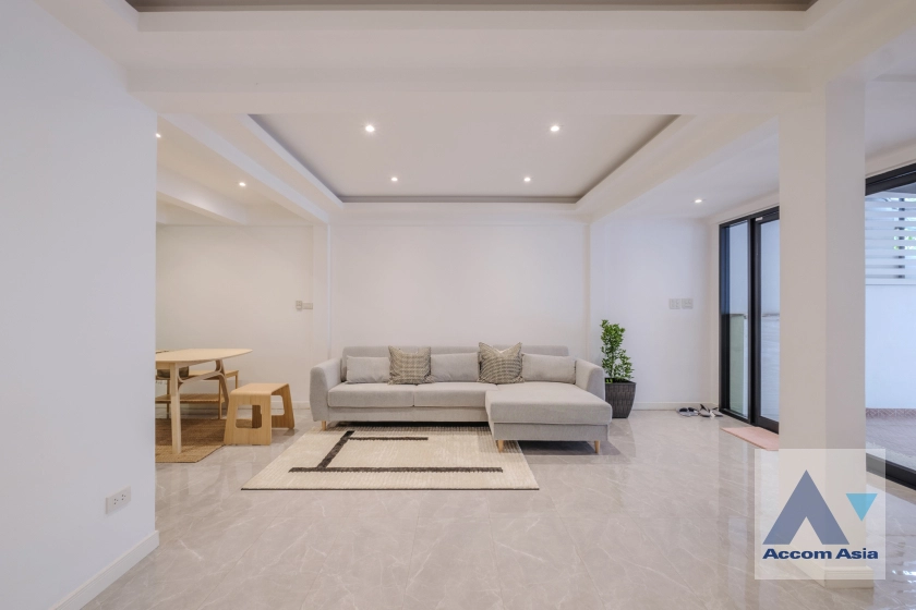 19  3 br Townhouse For Rent in Sukhumvit ,Bangkok BTS Phra khanong AA41379