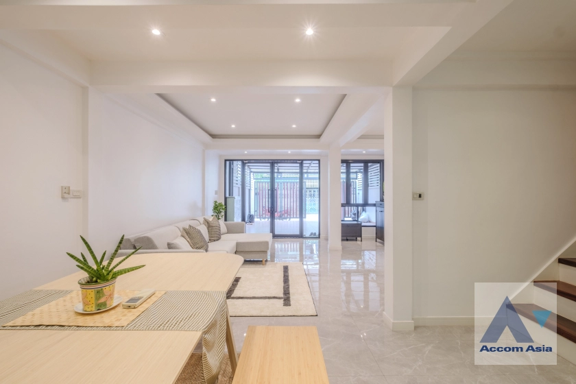 5  3 br Townhouse For Rent in Sukhumvit ,Bangkok BTS Phra khanong AA41379