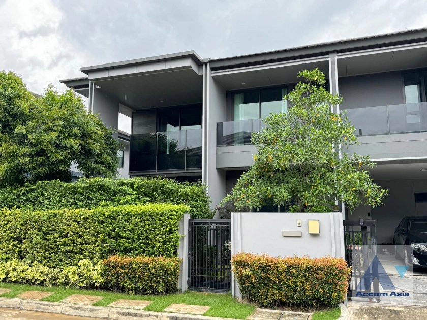 unit Contemporary home with stylish interiors and private garden in Krungthep Kreetha (AA41386)