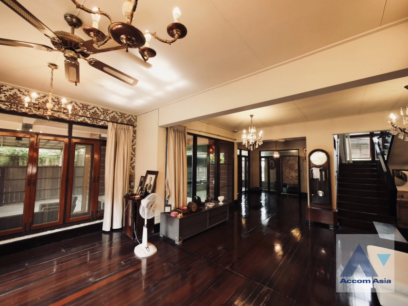 6  2 br House For Rent in Phaholyothin ,Bangkok BTS Ari AA41398