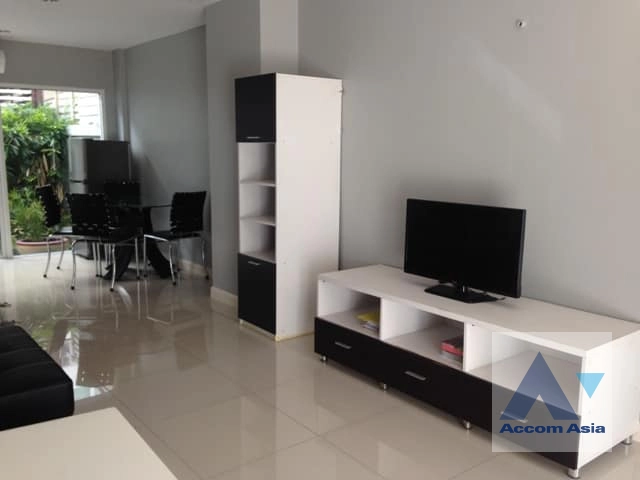 unitFully Furnished |  3 Bedrooms  Townhouse For Rent in Sathorn, Bangkok  near MRT Lumphini (AA41402)