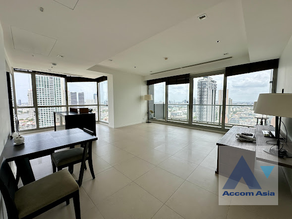 unit 2 Bedrooms  Condominium For Rent in Charoen Nakhon, Bangkok  near BTS Krung Thon Buri (AA41422)