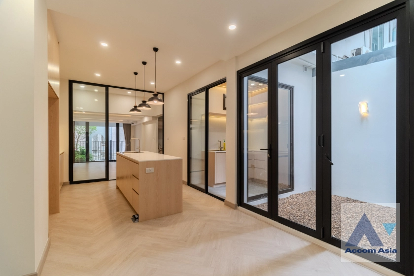 7  3 br House for rent and sale in Ploenchit ,Bangkok BTS Ploenchit AA41427