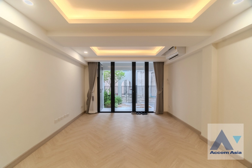 6  3 br House for rent and sale in Ploenchit ,Bangkok BTS Ploenchit AA41427