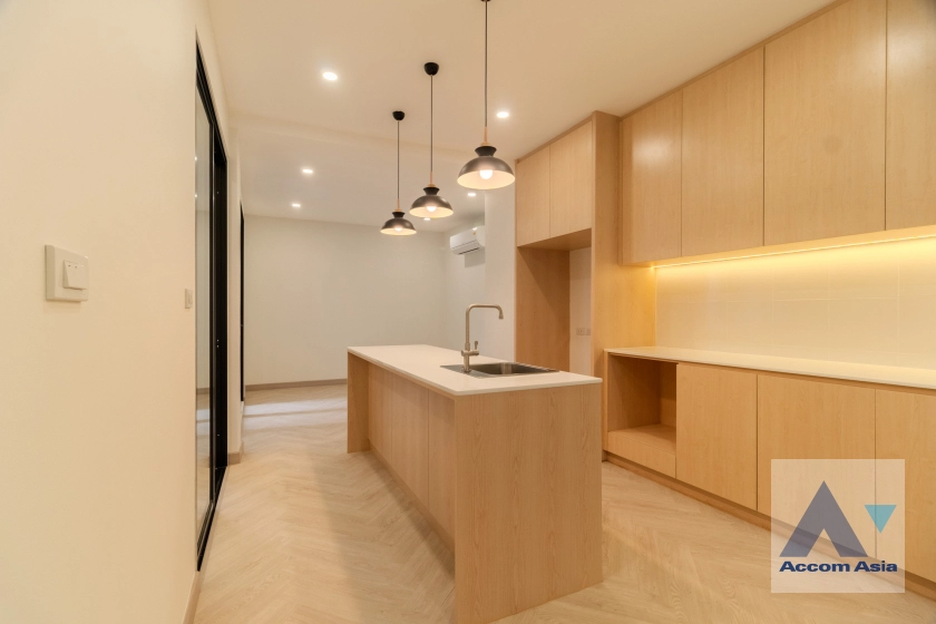 8  3 br House for rent and sale in Ploenchit ,Bangkok BTS Ploenchit AA41427