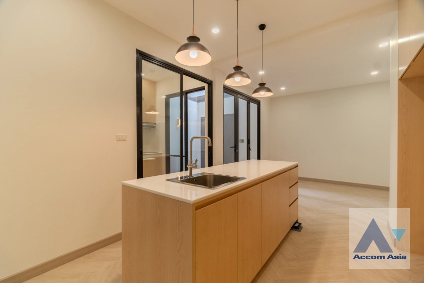 10  3 br House for rent and sale in Ploenchit ,Bangkok BTS Ploenchit AA41427