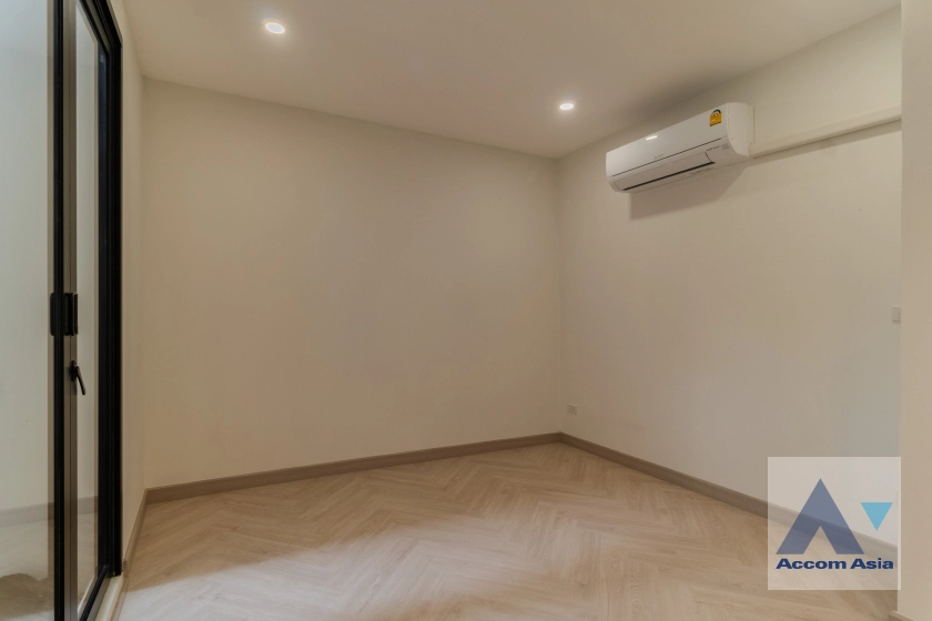 11  3 br House for rent and sale in Ploenchit ,Bangkok BTS Ploenchit AA41427