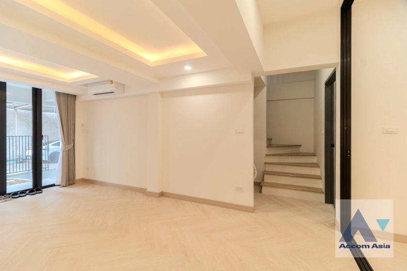 13  3 br House for rent and sale in Ploenchit ,Bangkok BTS Ploenchit AA41427