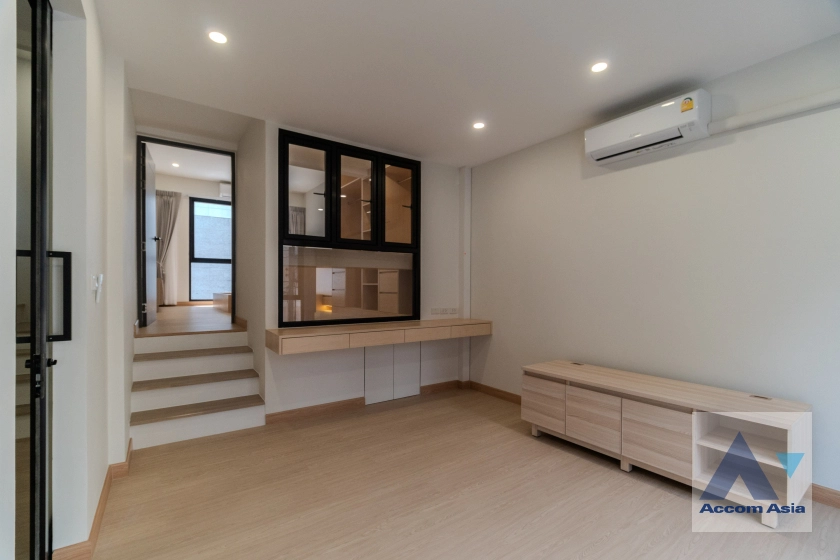 17  3 br House for rent and sale in Ploenchit ,Bangkok BTS Ploenchit AA41427