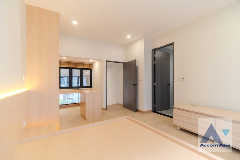 20  3 br House for rent and sale in Ploenchit ,Bangkok BTS Ploenchit AA41427