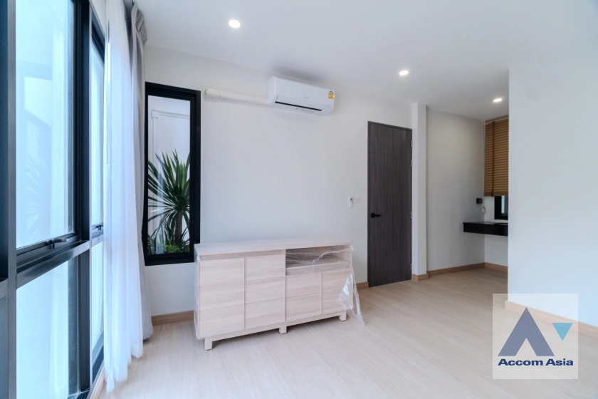 26  3 br House for rent and sale in Ploenchit ,Bangkok BTS Ploenchit AA41427