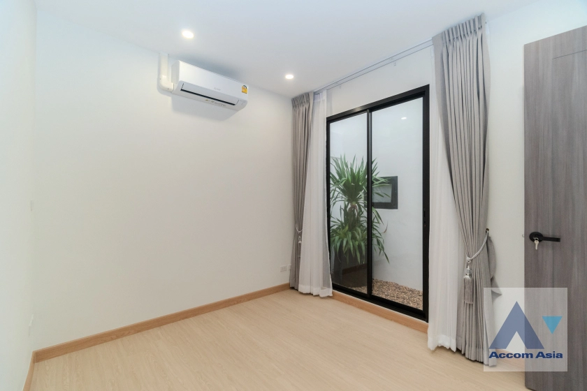 32  3 br House for rent and sale in Ploenchit ,Bangkok BTS Ploenchit AA41427