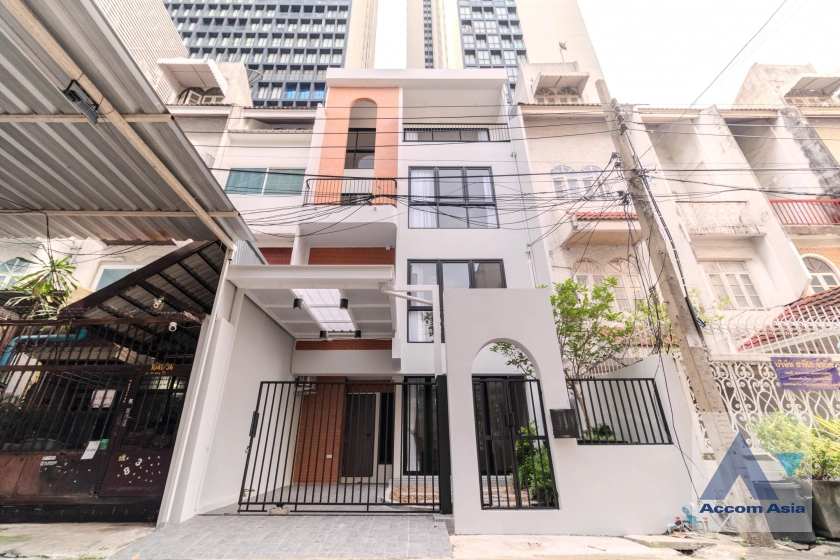  2  3 br House for rent and sale in Ploenchit ,Bangkok BTS Ploenchit AA41427