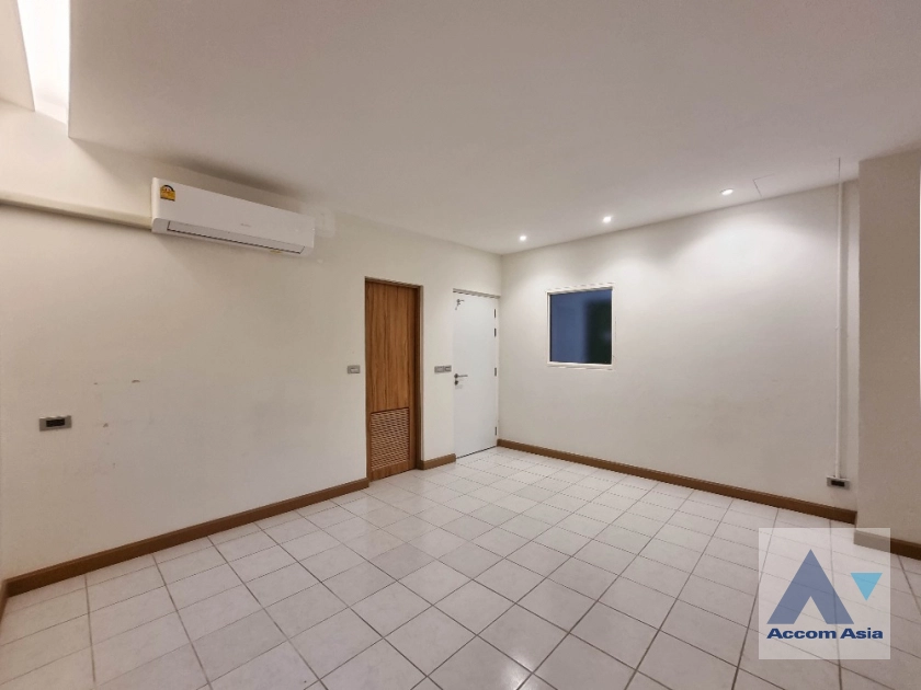 10  3 br House For Rent in Phaholyothin ,Bangkok BTS Ari AA41433