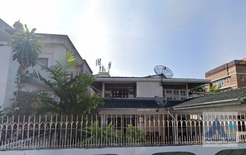  2  4 br House For Sale in Sukhumvit ,Bangkok BTS Ekkamai AA41441