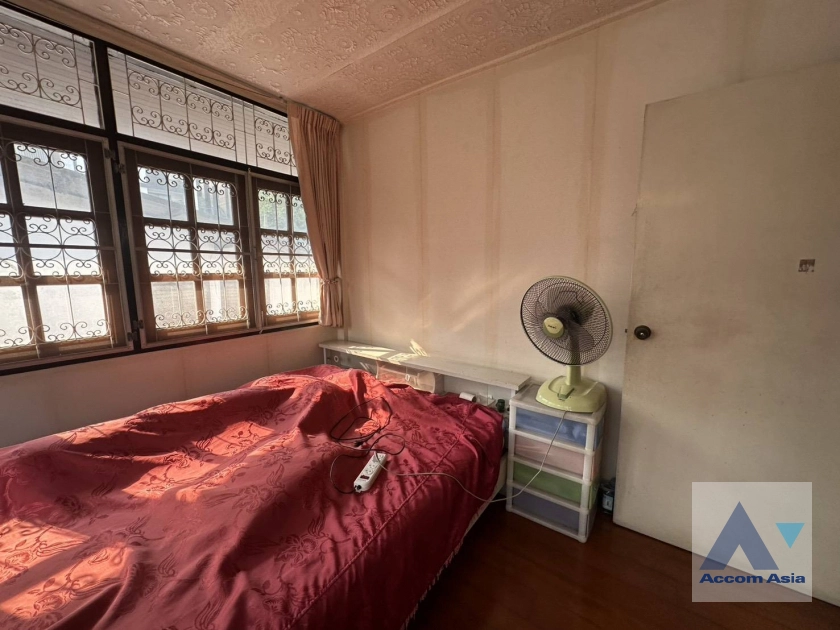 10  4 br House for rent and sale in Sukhumvit ,Bangkok BTS Ekkamai AA41441