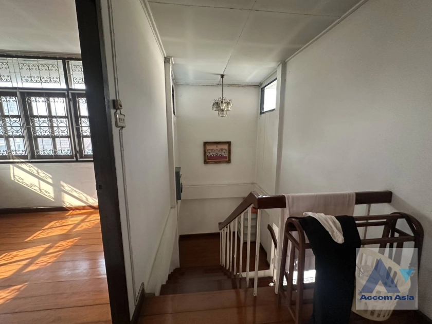 9  4 br House for rent and sale in Sukhumvit ,Bangkok BTS Ekkamai AA41441