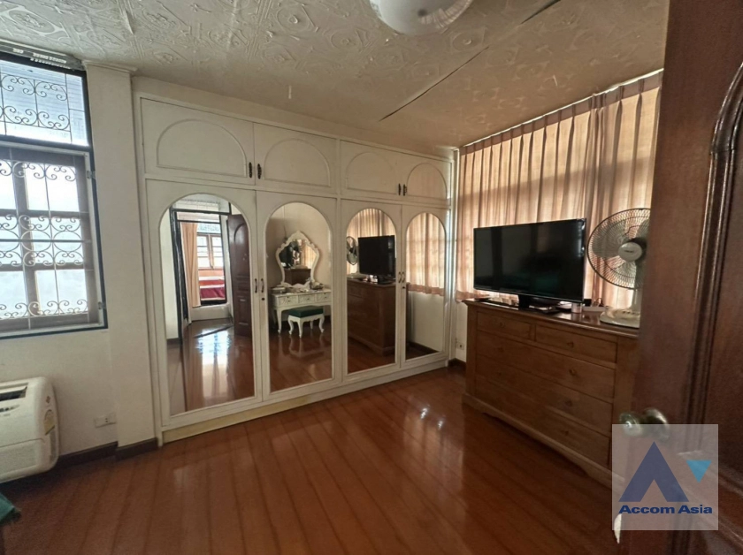 6  4 br House for rent and sale in Sukhumvit ,Bangkok BTS Ekkamai AA41441