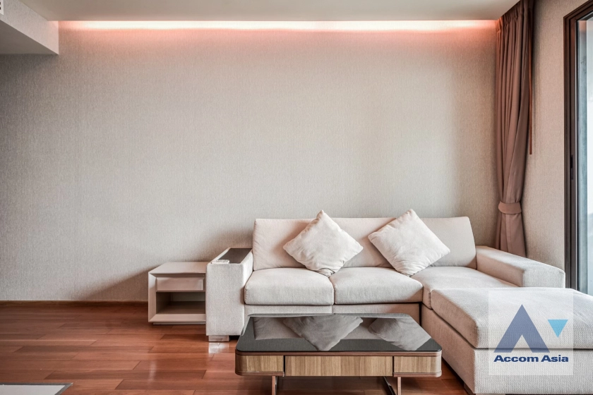 unit 2 Bedrooms  Condominium For Rent in Silom, Bangkok  near BTS Chong Nonsi (AA41445)