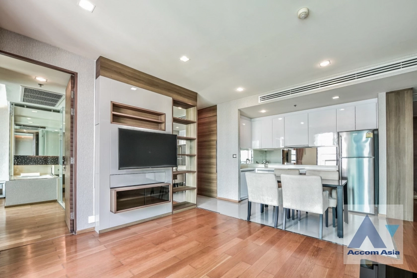 unit 2 Bedrooms  Condominium For Rent in Silom, Bangkok  near BTS Chong Nonsi (AA41445)