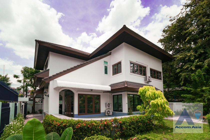 unitHome Office |  3 Bedrooms  House For Rent in Sukhumvit, Bangkok  near BTS Thong Lo (AA41449)