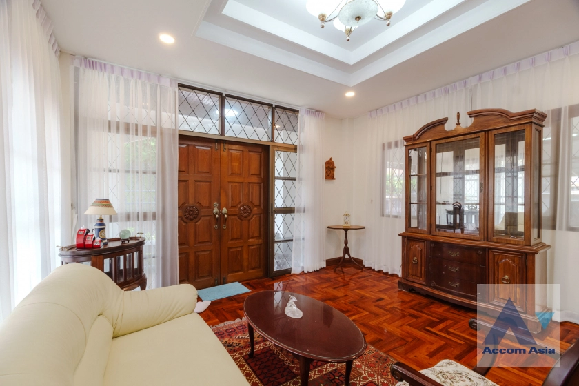 5  3 br House For Rent in Sukhumvit ,Bangkok BTS Thong Lo AA41449