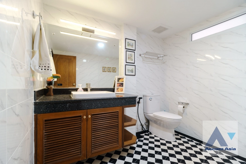 15  3 br House For Rent in Sukhumvit ,Bangkok BTS Thong Lo AA41449