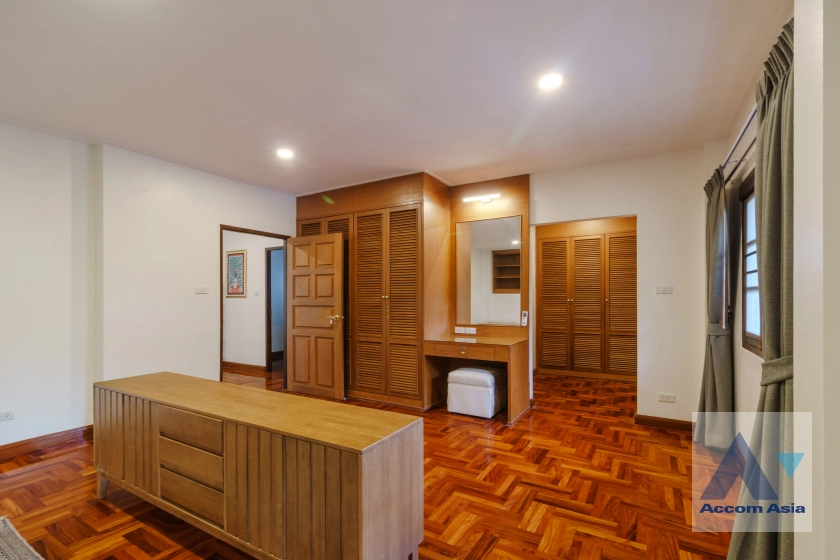 36  3 br House For Rent in Sukhumvit ,Bangkok BTS Thong Lo AA41449