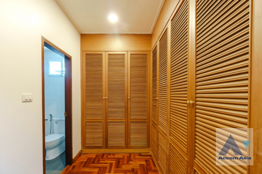 37  3 br House For Rent in Sukhumvit ,Bangkok BTS Thong Lo AA41449