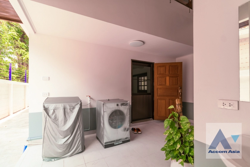 51  3 br House For Rent in Sukhumvit ,Bangkok BTS Thong Lo AA41449