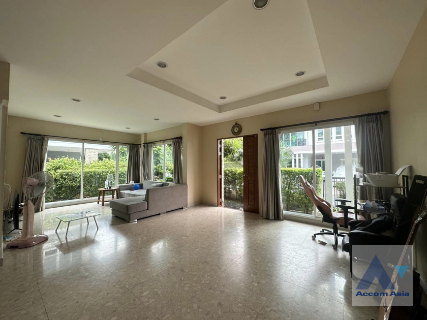 unit 4 Bedrooms  House For Sale in Latkrabang, Bangkok  near ARL Ban Thap Chang (AA41451)