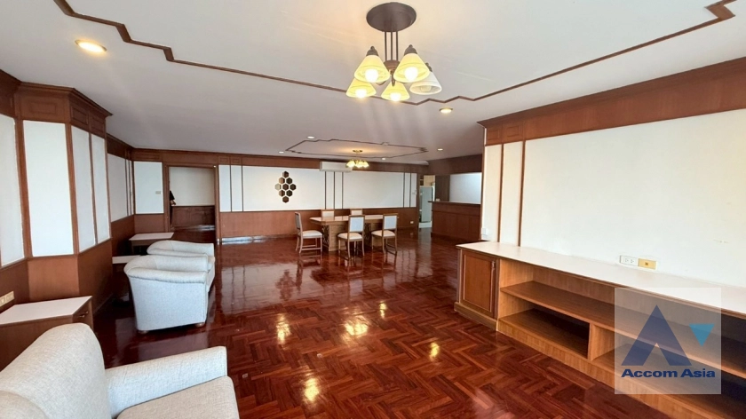 unit 3 Bedrooms  Apartment For Rent & Sale in Sukhumvit, Bangkok  near BTS Ekkamai (AA41462)
